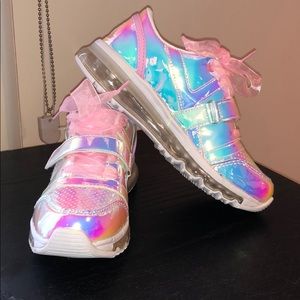 YRU AIIRE BRAND NEW *LIGHT UP!*